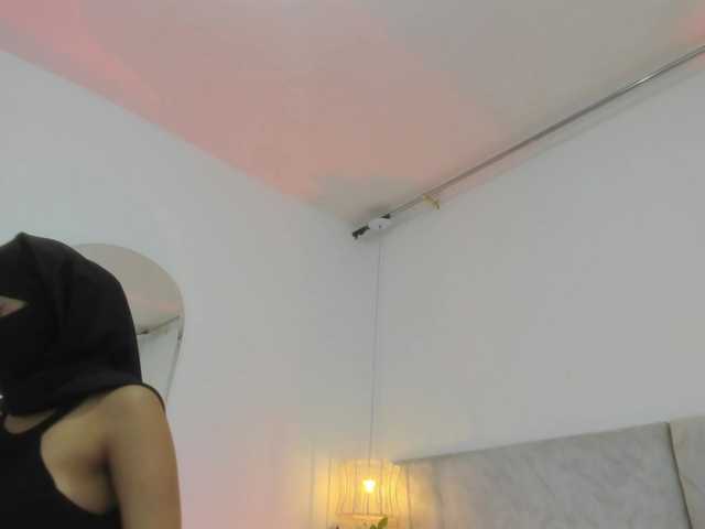 Naomii-'s BongaCams show and profile