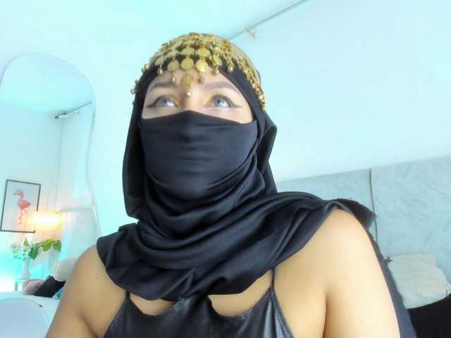 Naomii-'s BongaCams show and profile