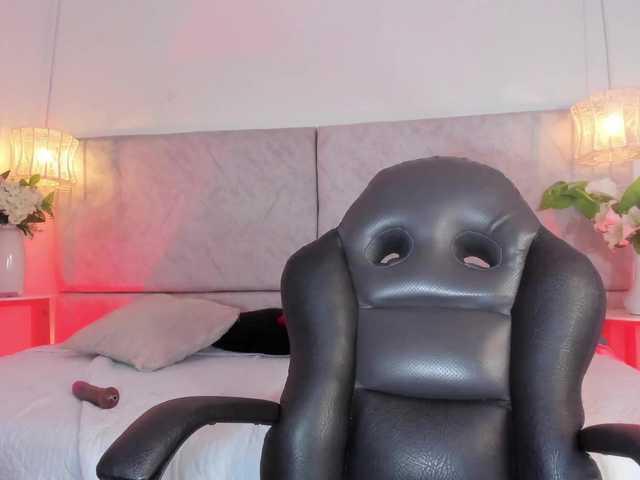 Naomii-'s BongaCams show and profile