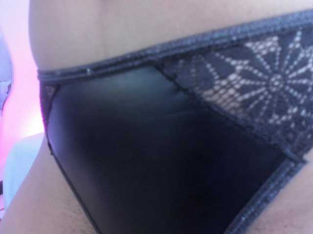 Naomii-'s BongaCams show and profile