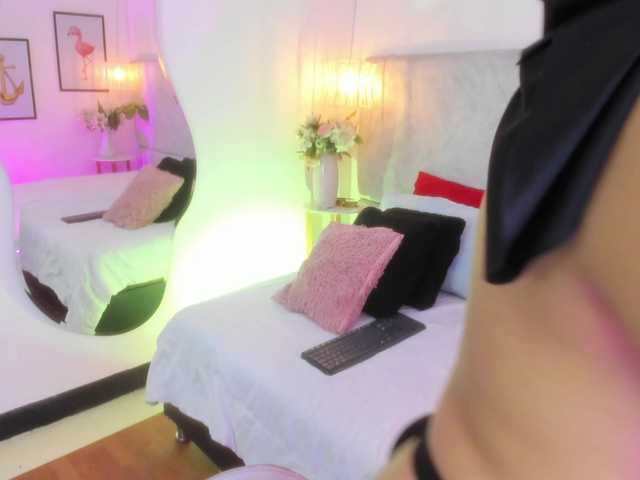 Naomii-'s BongaCams show and profile