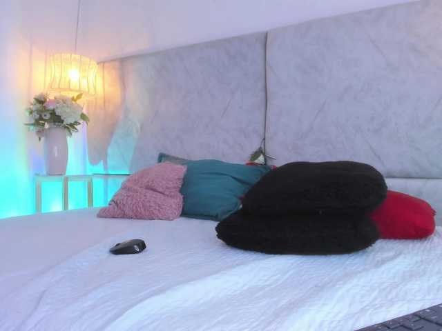 Naomii-'s BongaCams show and profile