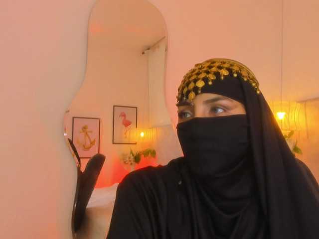 Naomii-'s BongaCams show and profile