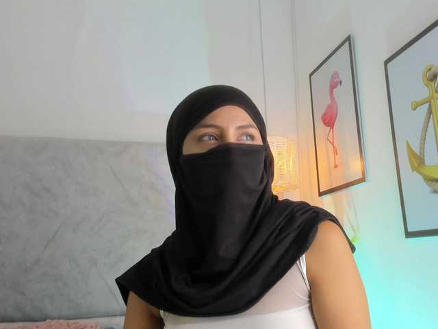 Naomii-'s BongaCams show and profile