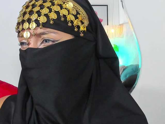 Naomii-'s BongaCams show and profile