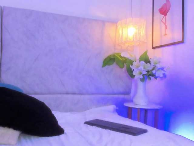 Naomii-'s BongaCams show and profile