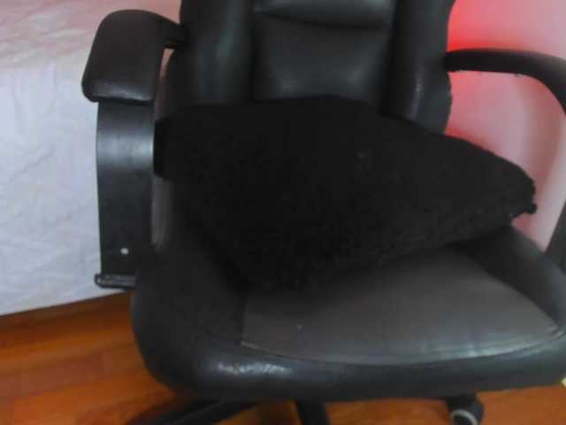 Naomii-'s BongaCams show and profile