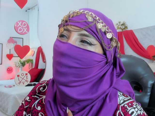 Naomii-'s BongaCams show and profile