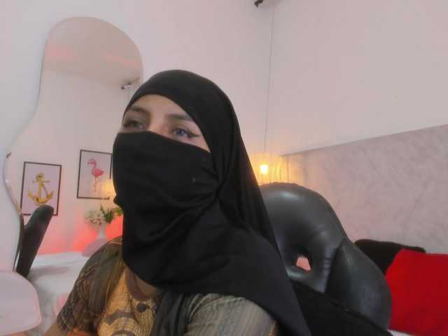 Naomii-'s BongaCams show and profile