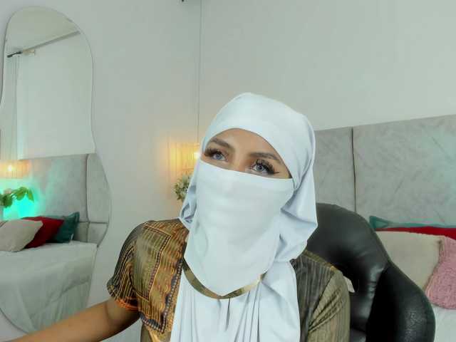 Naomii-'s BongaCams show and profile