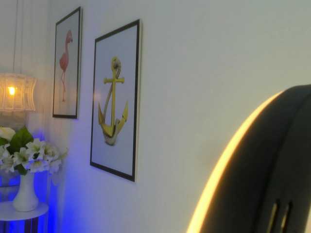 Naomii-'s BongaCams show and profile