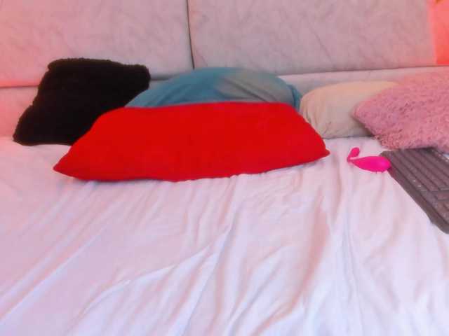 Naomii-'s BongaCams show and profile