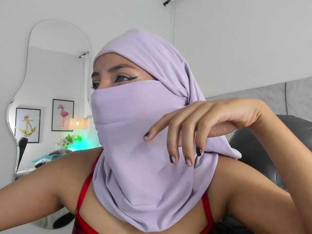 Naomii-'s BongaCams show and profile