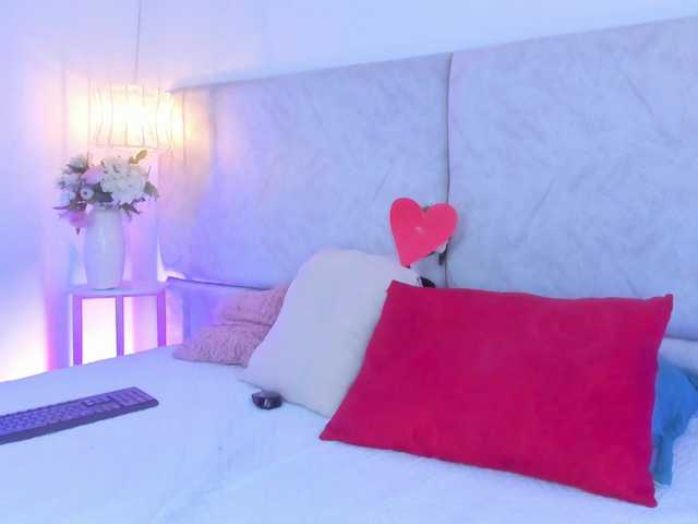 Naomii-'s BongaCams show and profile