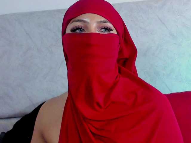 Naomii-'s BongaCams show and profile