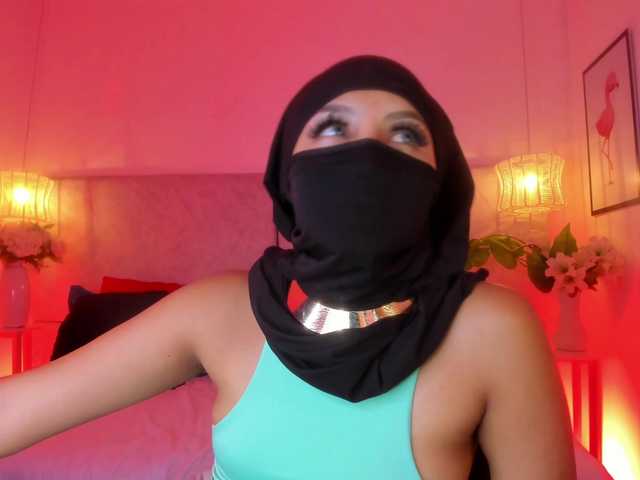 Naomii-'s BongaCams show and profile