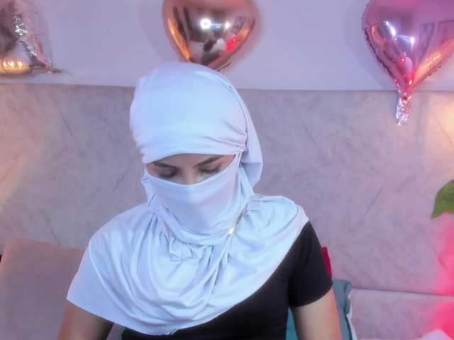 Naomii-'s BongaCams show and profile