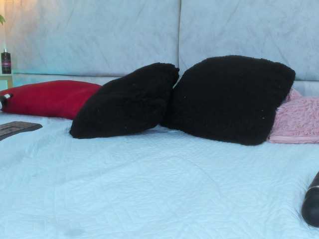 Naomii-'s BongaCams show and profile