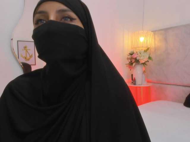 Naomii-'s BongaCams show and profile