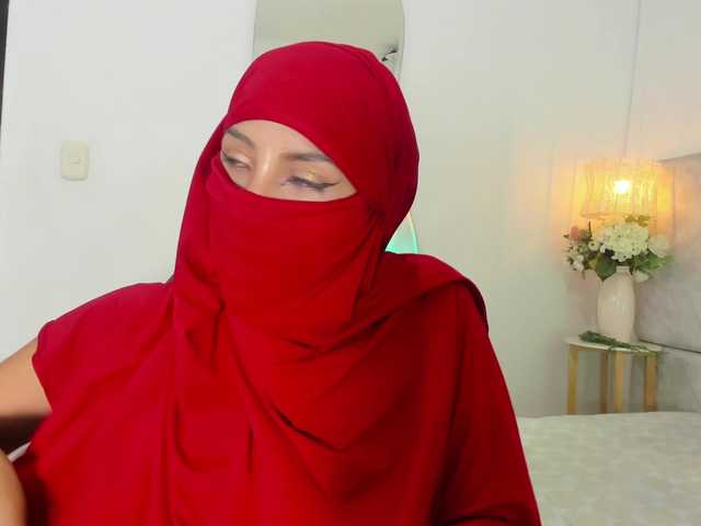 Naomii-'s BongaCams show and profile