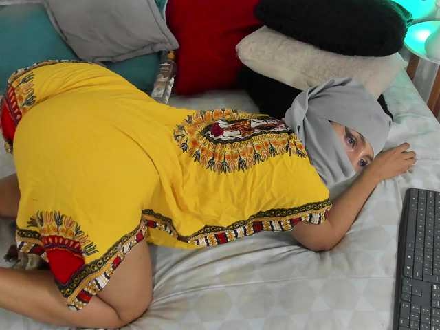 Naomii-'s BongaCams show and profile