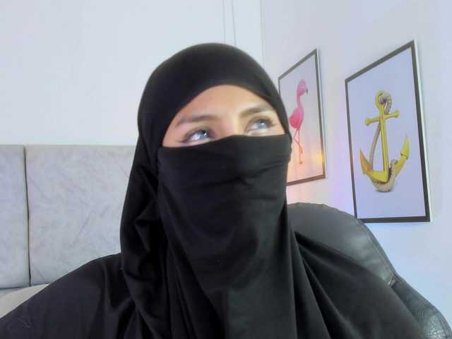 Naomii-'s BongaCams show and profile