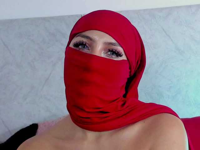 Naomii-'s BongaCams show and profile