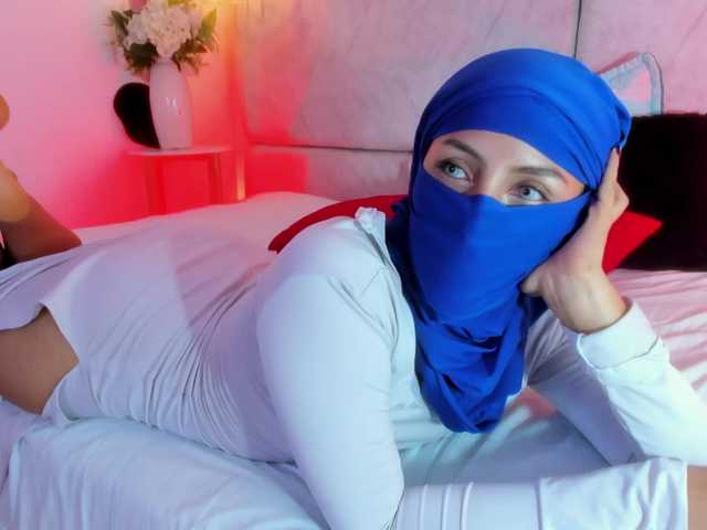 Naomii-'s BongaCams show and profile