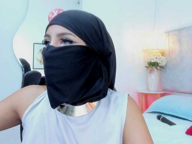 Naomii-'s BongaCams show and profile