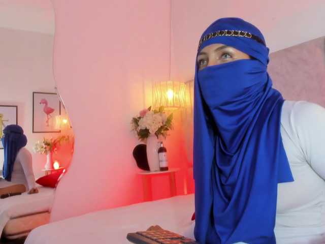 Naomii-'s BongaCams show and profile