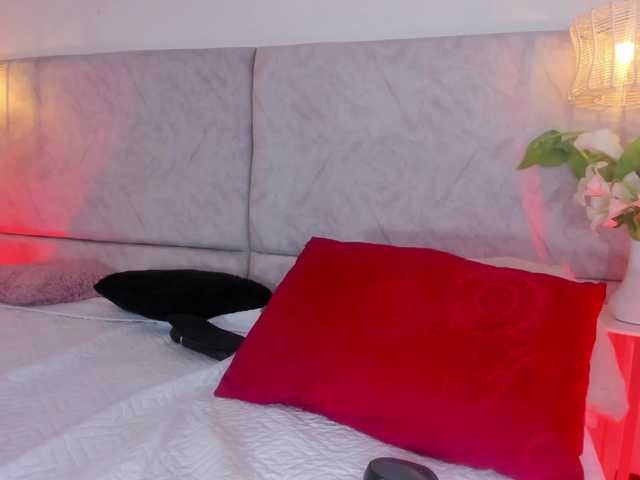 Naomii-'s BongaCams show and profile