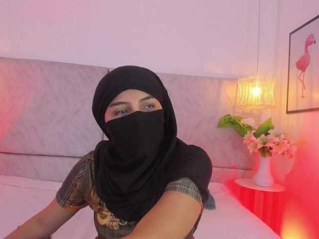 Naomii-'s BongaCams show and profile