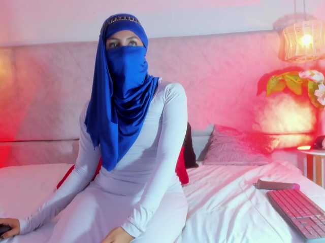 Naomii-'s BongaCams show and profile