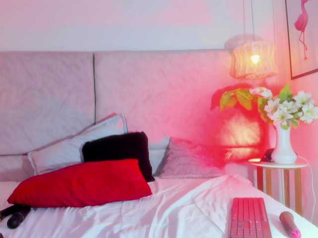 Naomii-'s BongaCams show and profile