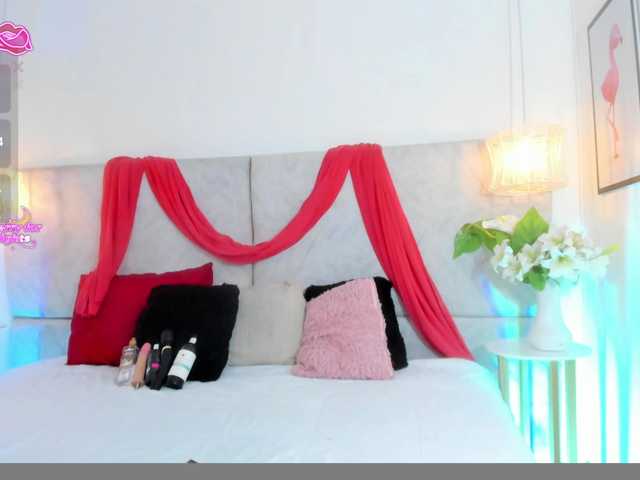 Naomii-'s BongaCams show and profile