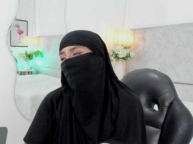 Naomii-'s BongaCams show and profile