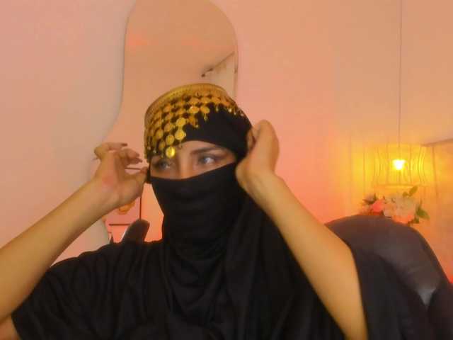 Naomii-'s BongaCams show and profile