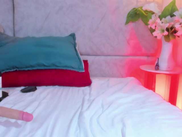 Naomii-'s BongaCams show and profile