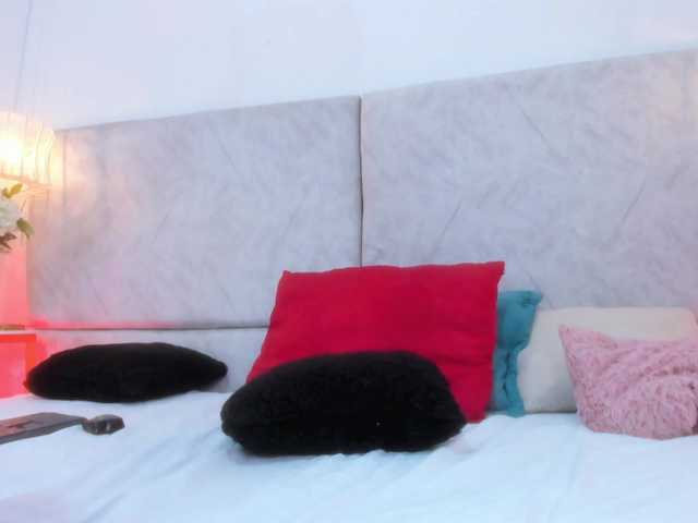 Naomii-'s BongaCams show and profile