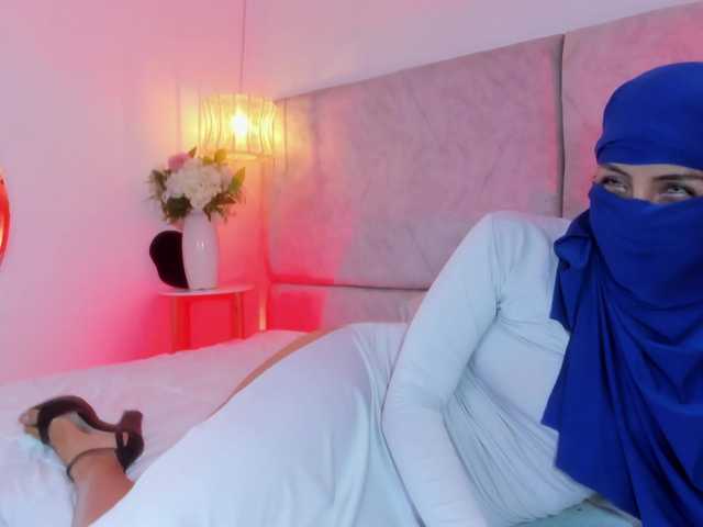 Naomii-'s BongaCams show and profile