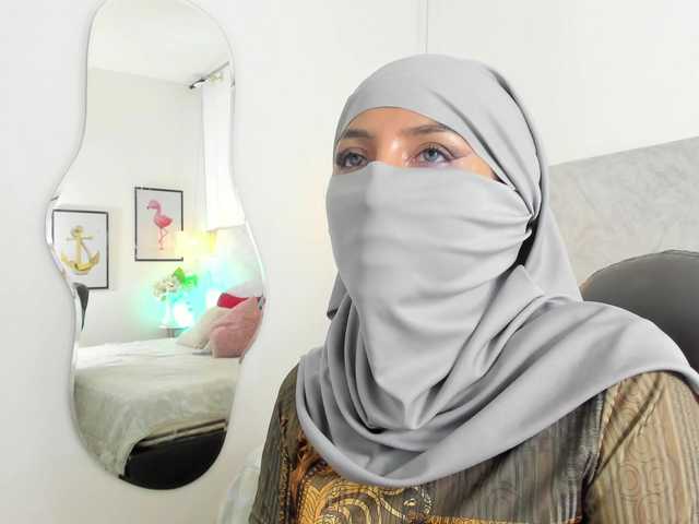 Naomii-'s BongaCams show and profile