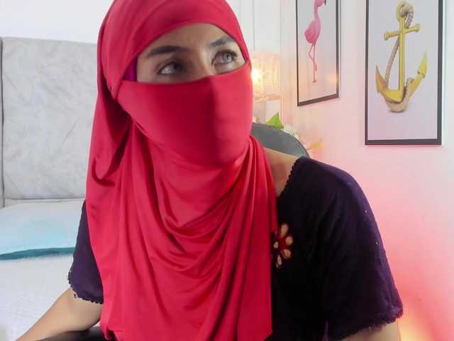 Naomii-'s BongaCams show and profile