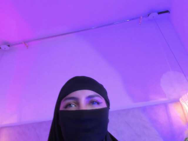 Naomii-'s BongaCams show and profile