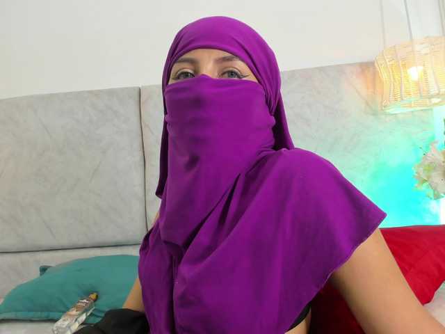 Naomii-'s BongaCams show and profile