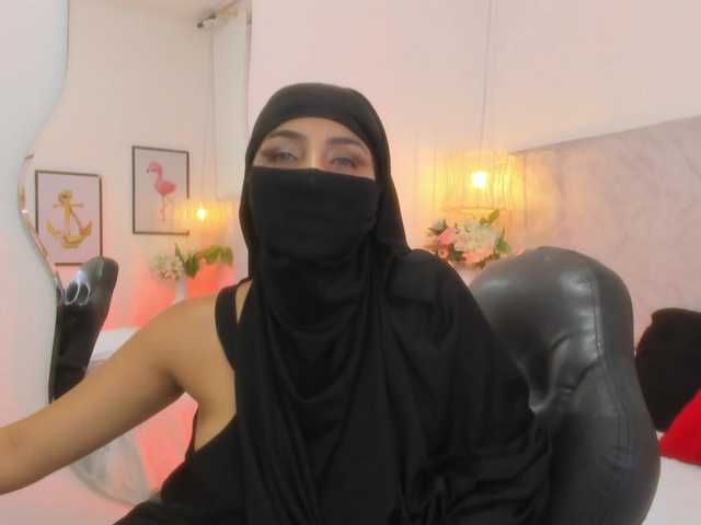 Naomii-'s BongaCams show and profile