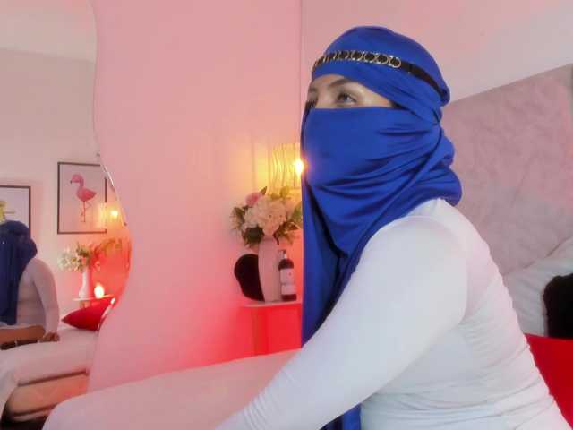 Naomii-'s BongaCams show and profile