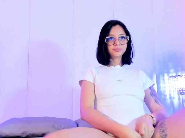LilyBratz webcam