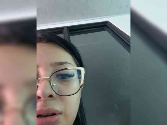 LilyBratz webcam
