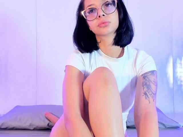 LilyBratz webcam