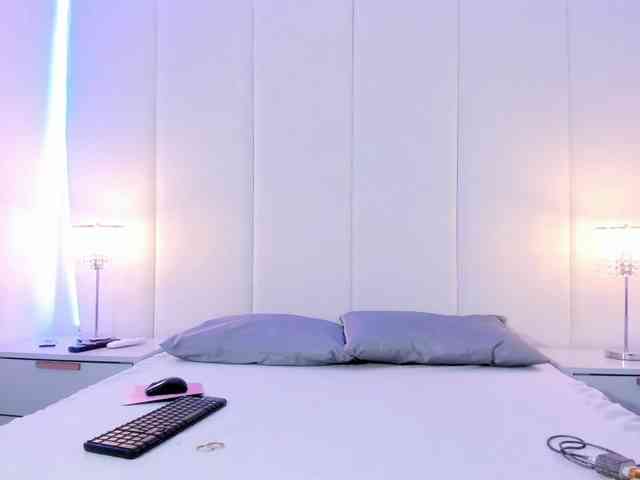 LilyBratz webcam